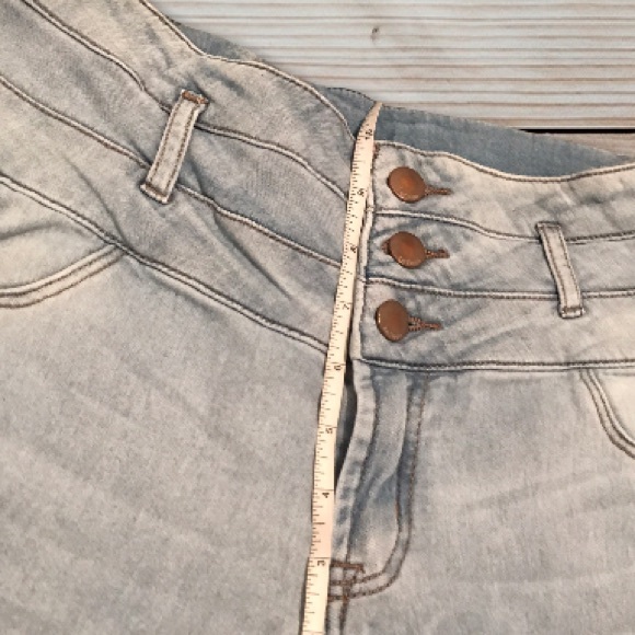 Refuge Light Wash Button Fly Jeans - Picture 4 of 8